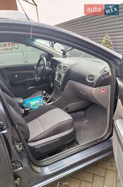 Хэтчбек Ford Focus 2011 в 
