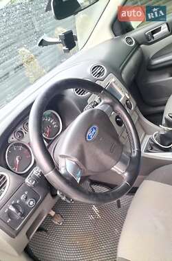 Хэтчбек Ford Focus 2011 в 