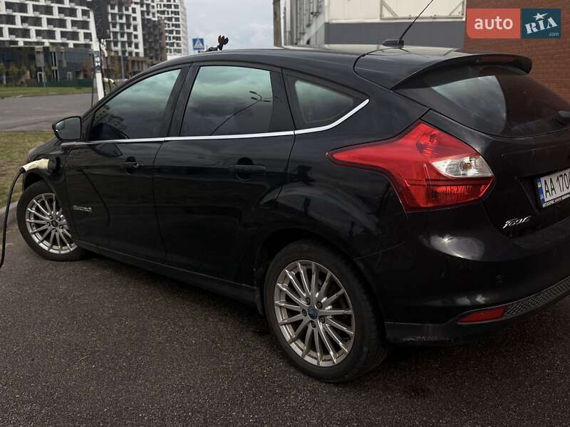 Хэтчбек Ford Focus 2013 в Киеве