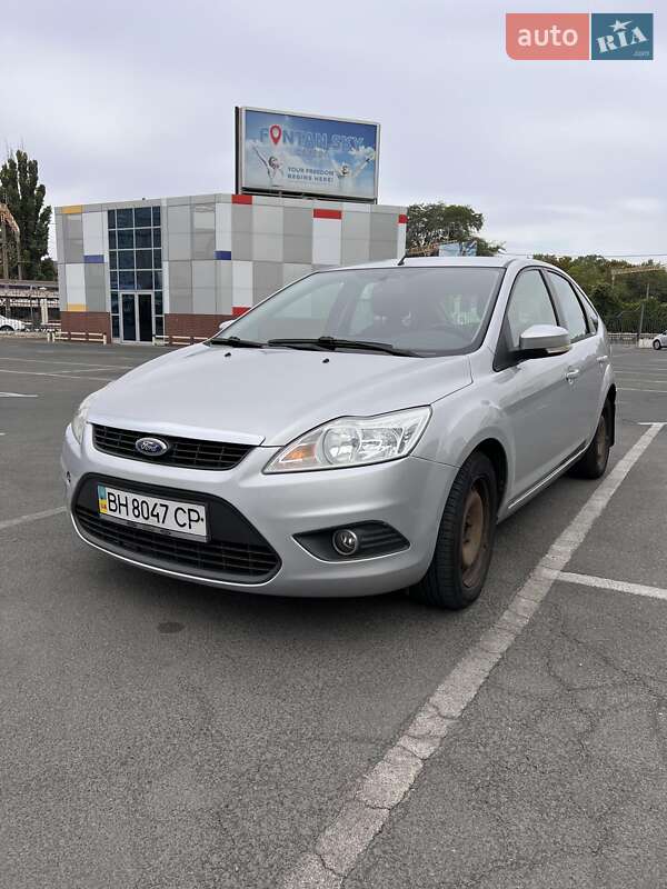 Хэтчбек Ford Focus 2010 в 