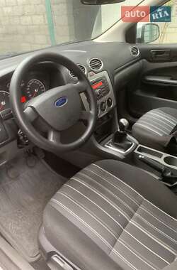 Хэтчбек Ford Focus 2010 в 