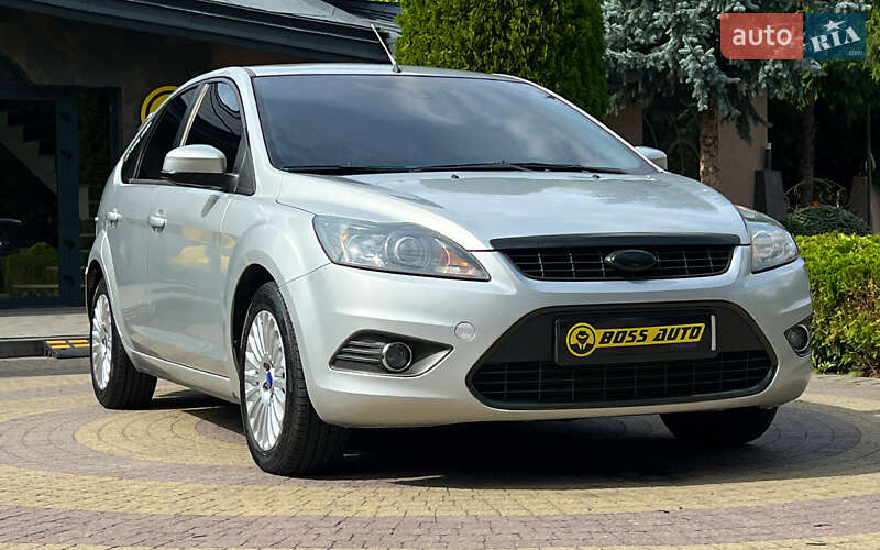 Хэтчбек Ford Focus 2010 в 