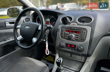 Хэтчбек Ford Focus 2010 в 