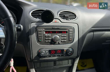 Хэтчбек Ford Focus 2010 в 