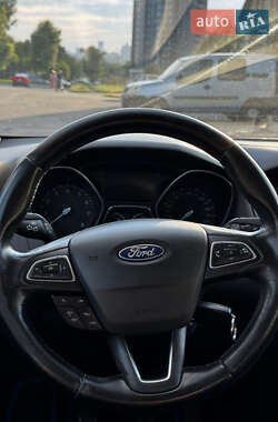 Хэтчбек Ford Focus 2015 в 