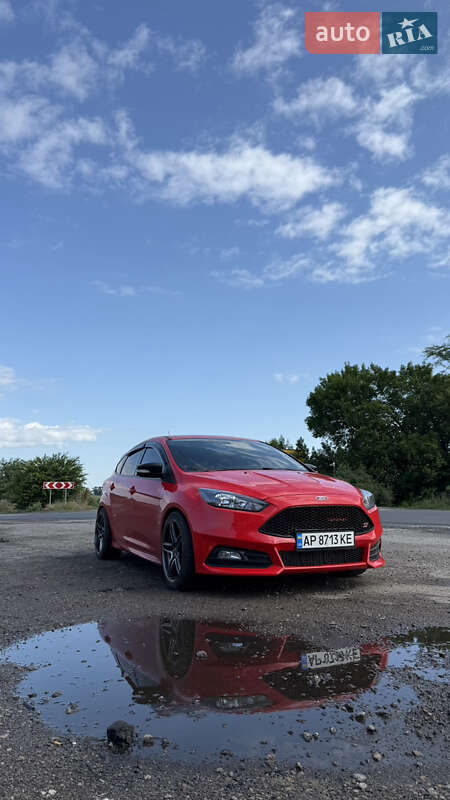 Хэтчбек Ford Focus 2016 в 