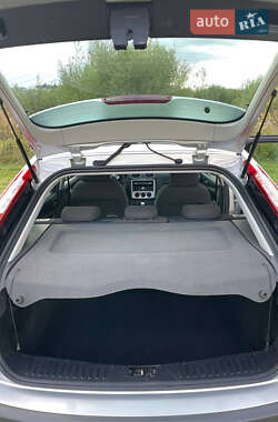 Хэтчбек Ford Focus 2007 в 