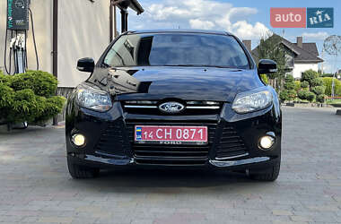 Хэтчбек Ford Focus 2012 в 