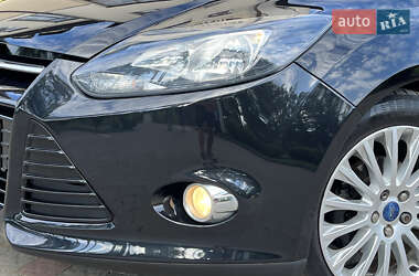 Хэтчбек Ford Focus 2012 в 