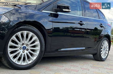 Хэтчбек Ford Focus 2012 в 