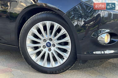 Хэтчбек Ford Focus 2012 в 