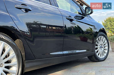Хэтчбек Ford Focus 2012 в 