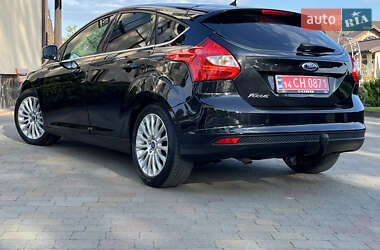 Хэтчбек Ford Focus 2012 в 