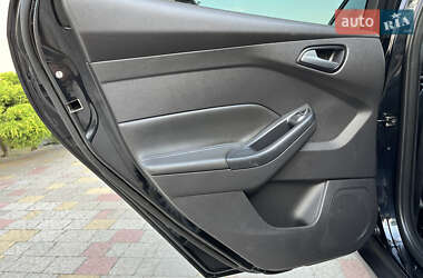 Хэтчбек Ford Focus 2012 в 