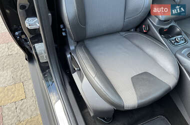Хэтчбек Ford Focus 2012 в 