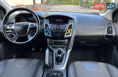 Хэтчбек Ford Focus 2012 в 