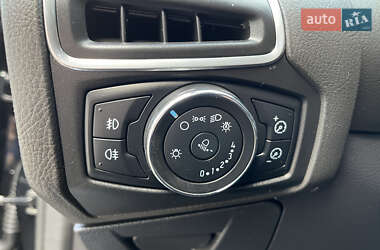 Хэтчбек Ford Focus 2012 в 