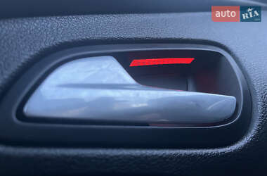 Хэтчбек Ford Focus 2012 в 