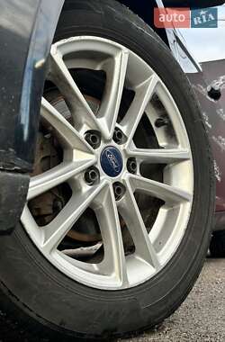 Седан Ford Focus 2015 в 