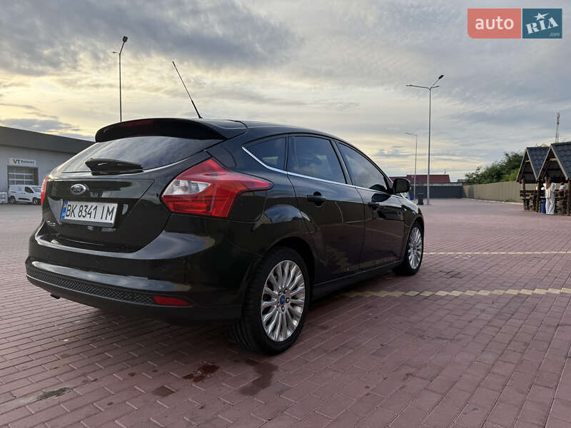 Хэтчбек Ford Focus 2013 в Сарнах