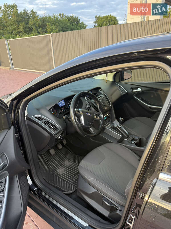 Хэтчбек Ford Focus 2013 в Сарнах