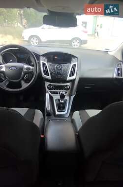 Хэтчбек Ford Focus 2012 в 