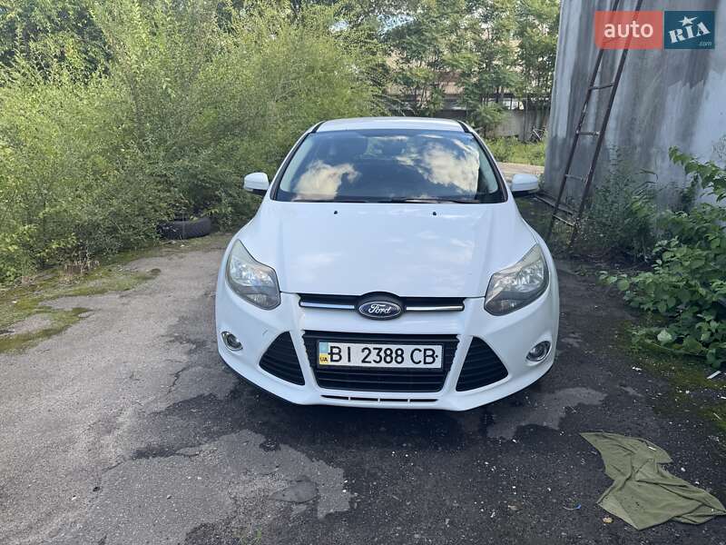 Хэтчбек Ford Focus 2013 в 