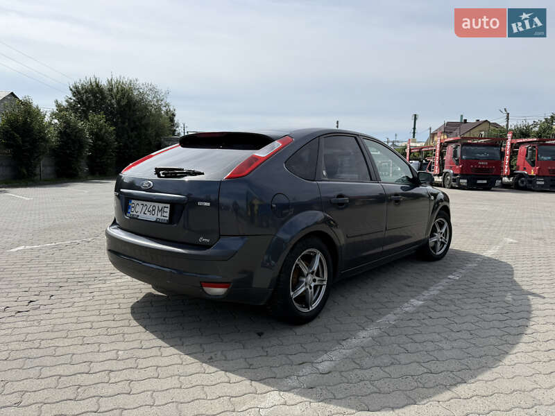 Хэтчбек Ford Focus 2005 в Городке