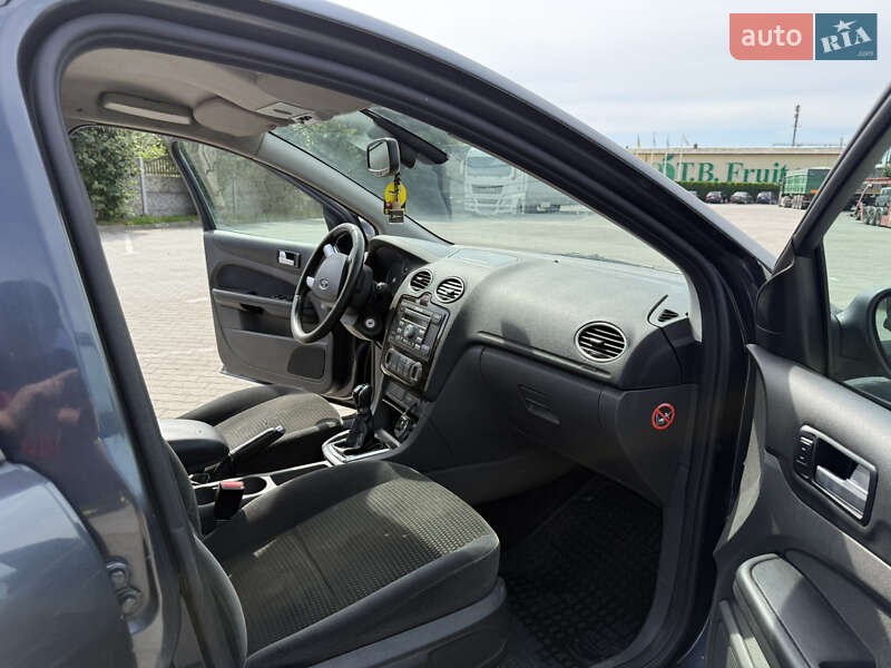 Хэтчбек Ford Focus 2005 в Городке