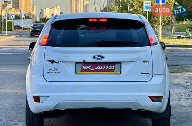 Хэтчбек Ford Focus 2011 в 
