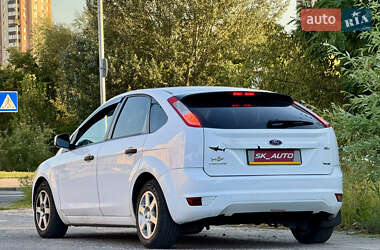 Хэтчбек Ford Focus 2011 в 