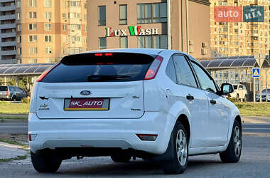 Хэтчбек Ford Focus 2011 в 