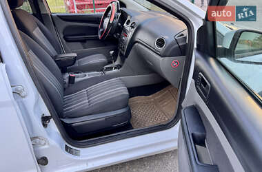 Хэтчбек Ford Focus 2011 в 