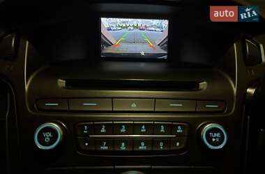 Хэтчбек Ford Focus 2015 в 