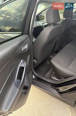 Хэтчбек Ford Focus 2015 в 