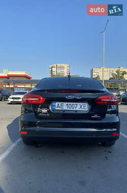 Седан Ford Focus 2015 в 