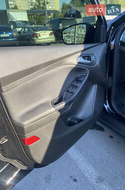 Седан Ford Focus 2015 в 