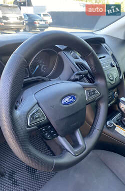 Седан Ford Focus 2015 в 