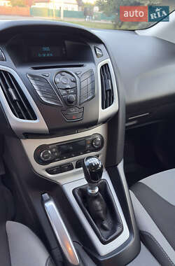 Хэтчбек Ford Focus 2013 в 