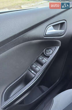 Хэтчбек Ford Focus 2013 в 