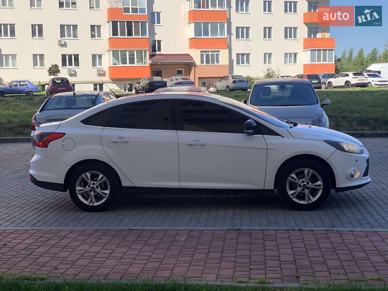Седан Ford Focus 2012 в Вишневом