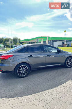 Седан Ford Focus 2016 в 