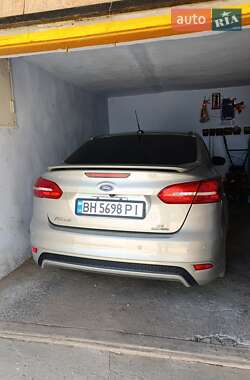Седан Ford Focus 2015 в 