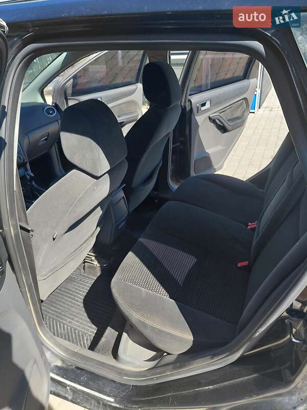 Универсал Ford Focus 2005 в Старой Жадовой