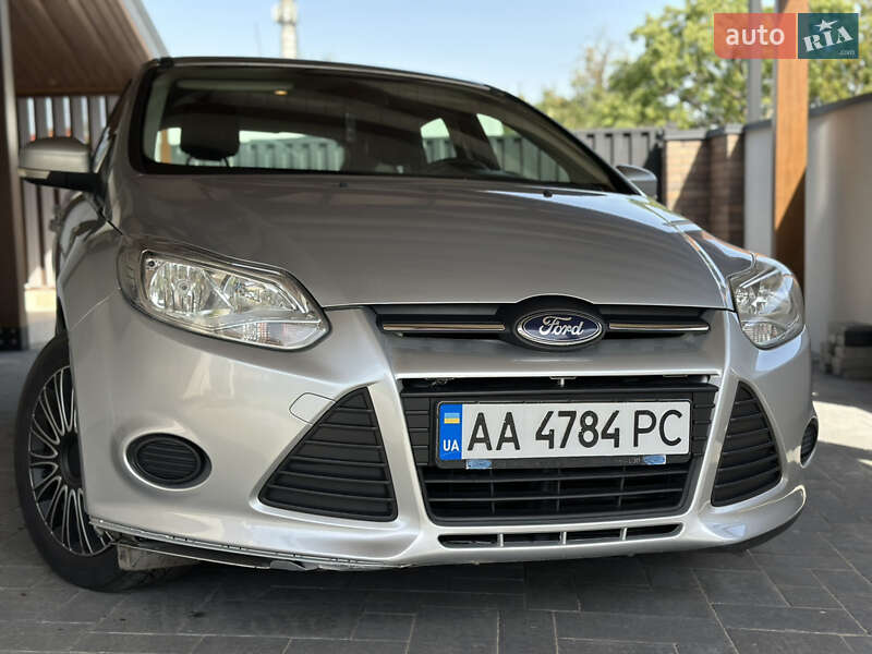 Хэтчбек Ford Focus 2013 в 
