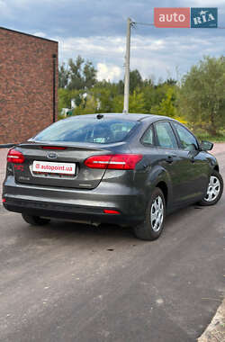 Седан Ford Focus 2015 в 