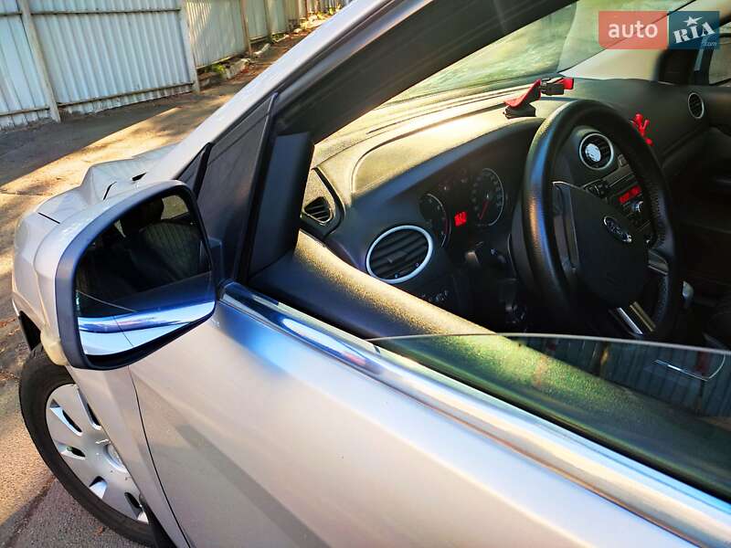 Хэтчбек Ford Focus 2011 в Киеве