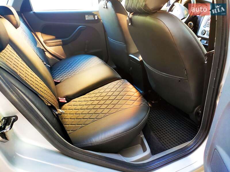 Хэтчбек Ford Focus 2011 в Киеве