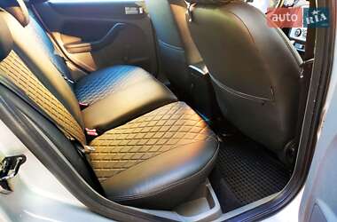Хэтчбек Ford Focus 2011 в 