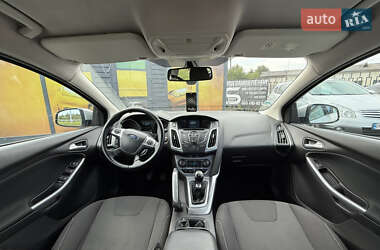 Хэтчбек Ford Focus 2011 в 
